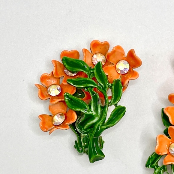 Vintage Unsigned Orange Green Enamel Brooch Pin Clip-on Earrings Set Rhinestones - Picture 12 of 14